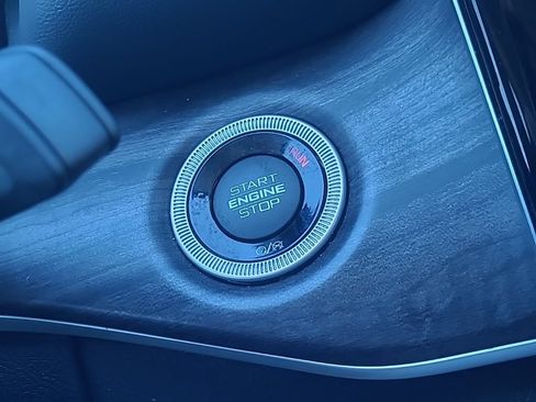 Used 2023 Jeep Grand Cherokee L Limited AWD/4WD image 28