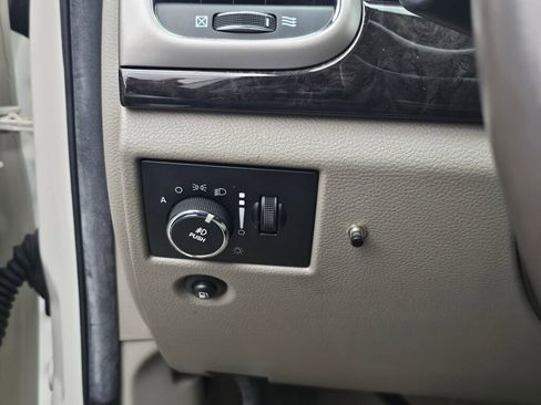 Used 2012 Jeep Grand Cherokee Laredo w/ Laredo E Group image 27