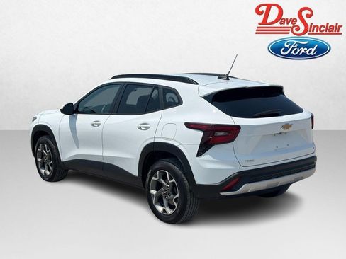 Used 2025 Chevrolet Trax LT w/ Driver Confidence Package FWD image 9