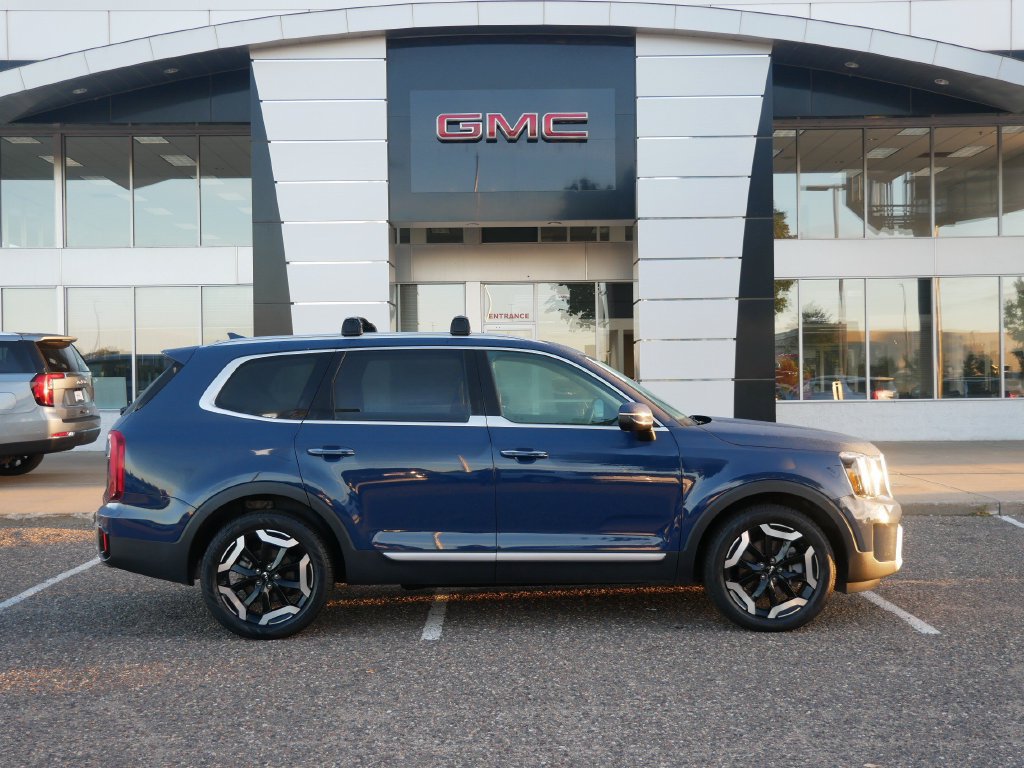 Used 2025 Kia Telluride S AWD/4WD image 2
