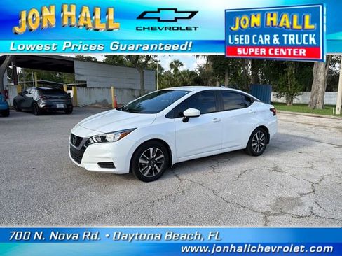 Used 2022 Nissan Versa SV FWD image 2