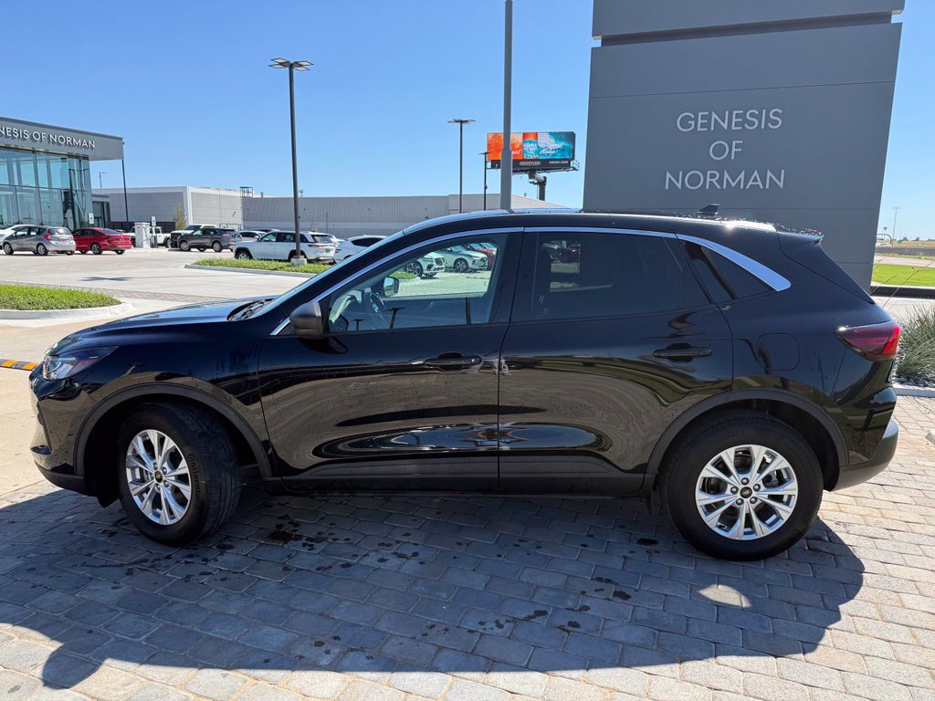 Used 2023 Ford Escape Active AWD/4WD image 2