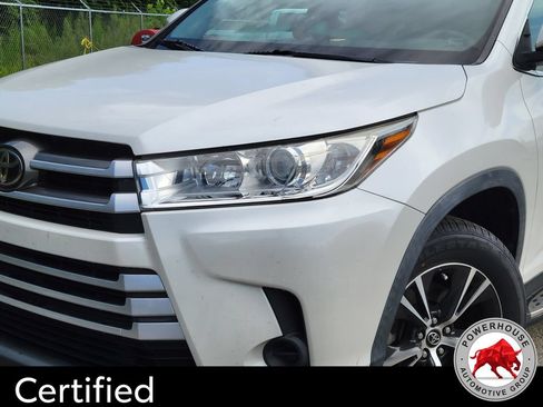 Used 2019 Toyota Highlander LE FWD image 11
