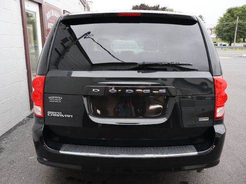 Used 2016 Dodge Grand Caravan SE w/ Quick Order Package 29E SE FWD image 3