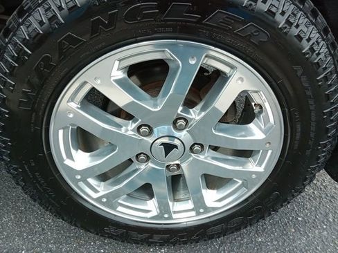 Used 2020 Toyota Tundra SR5 w/ SR5 Leather Package image 10