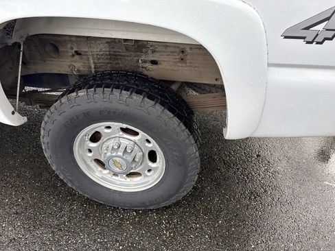 Used 2003 Chevrolet Silverado 2500 LS w/ Skid Plate Package AWD/4WD image 7