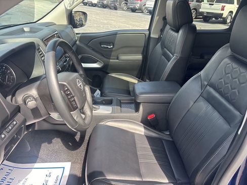 Used 2023 Nissan Frontier SV w/ SV Premium Package image 8