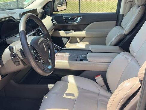 Used 2023 Lincoln Navigator 4WD image 18