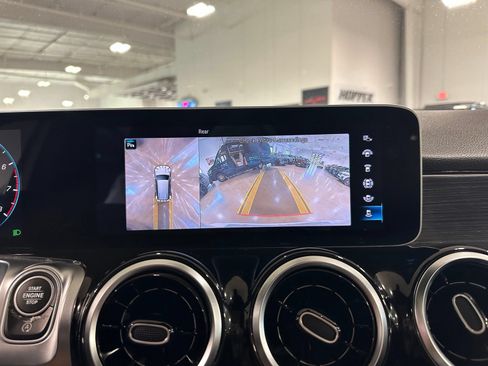 Used 2021 Mercedes-Benz GLB 250 image 29