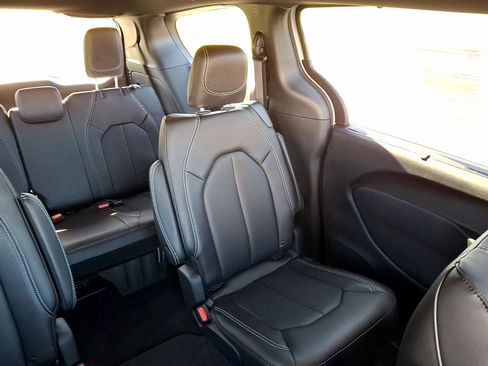 New 2026 Chrysler Pacifica Select w/ S Appearance Package FWD image 14