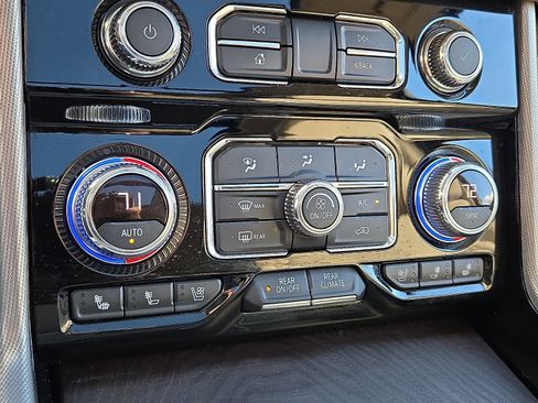 Used 2021 GMC Yukon Denali w/ Denali Ultimate Package image 17