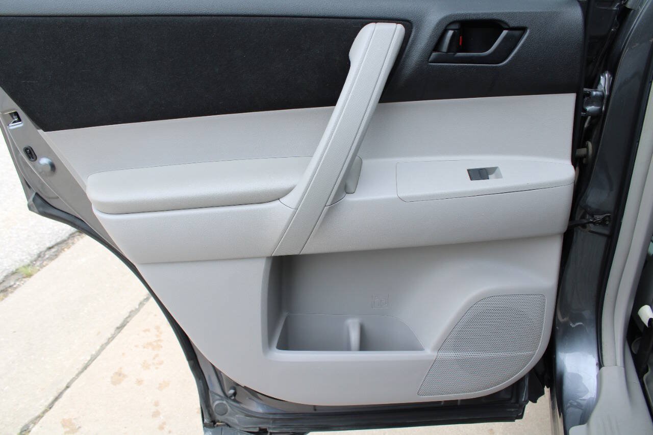 Used 2011 Toyota Highlander 2WD image 10