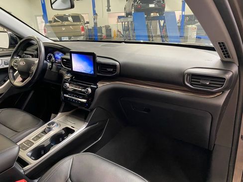 Used 2021 Ford Explorer Limited w/ Equipment Group 301A image 14