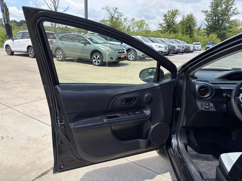 Used 2016 Toyota Prius C One FWD image 10