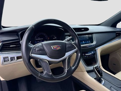 Used 2019 Cadillac XT5 FWD image 10