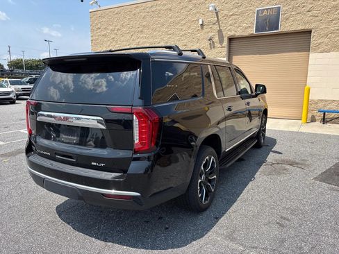 Used 2022 GMC Yukon XL SLT w/ SLT Premium Package AWD/4WD image 2