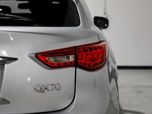 Used 2017 INFINITI QX70 AWD w/ Premium Package image 61