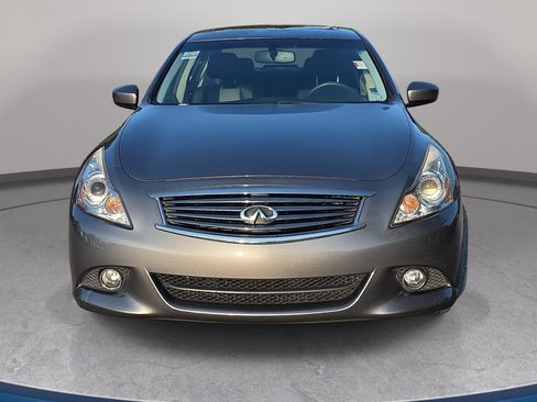 Used 2015 INFINITI Q40 w/ Navigation Package RWD image 2