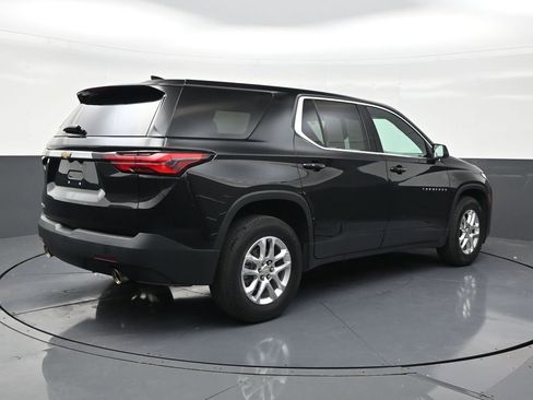 Used 2023 Chevrolet Traverse LS FWD image 5