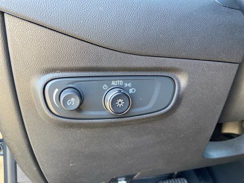 Used 2023 Chevrolet Equinox LT FWD image 43