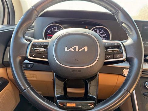 Used 2023 Kia Carnival LX image 14