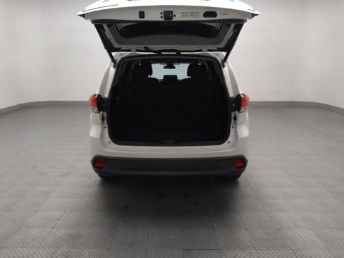 Used 2019 Toyota Highlander Plus FWD image 29