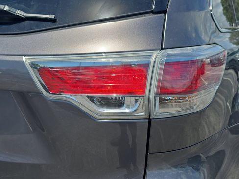 Used 2014 Toyota Highlander Limited w/ Driver Technology Package FWD image 8