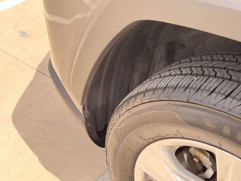 Used 2021 Toyota RAV4 LE AWD/4WD image 23