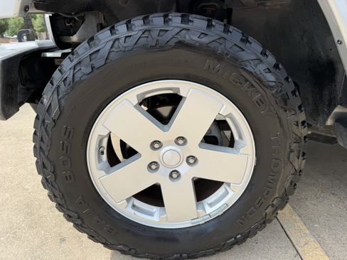 Used 2011 Jeep Wrangler Sahara w/ Connectivity Group AWD/4WD image 40