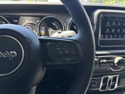 Certified 2023 Jeep Wrangler Unlimited AWD/4WD image 15