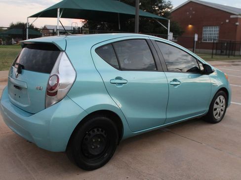 Used 2014 Toyota Prius C Two image 9