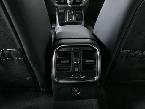 Certified 2025 Porsche Macan image 22