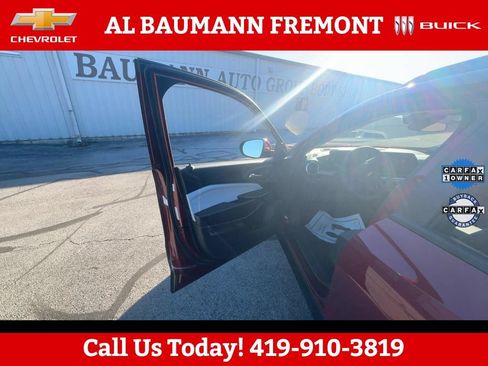 Used 2025 Chevrolet Trax LT FWD image 6