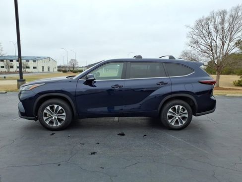 Used 2024 Toyota Highlander XLE image 6