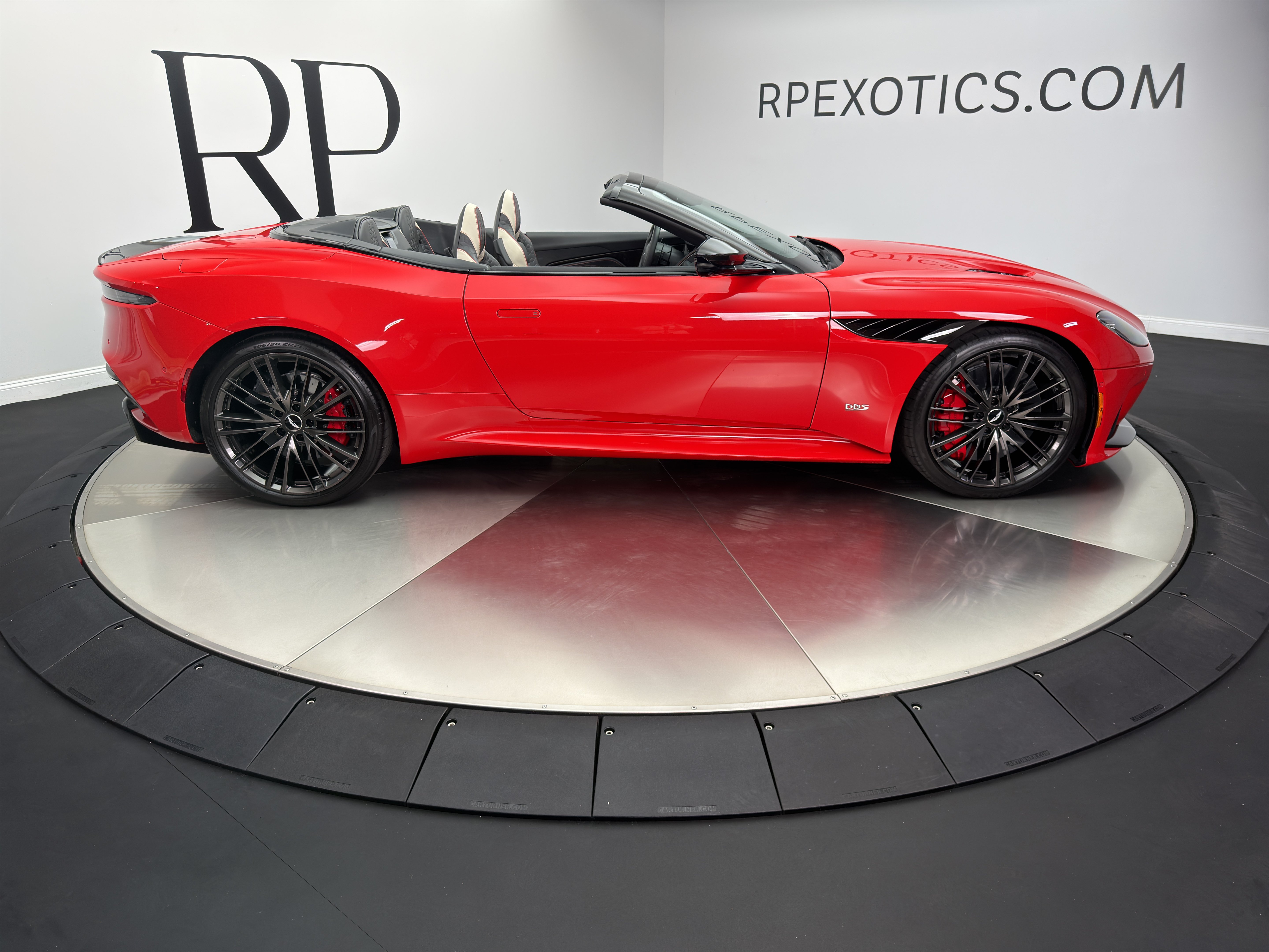 Used 2023 Aston Martin DBS Superleggera Volante RWD image 7