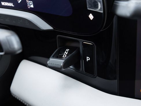 Certified 2026 Porsche Taycan AWD/4WD image 18