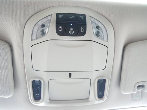 Used 2023 Chrysler Pacifica Limited FWD image 24