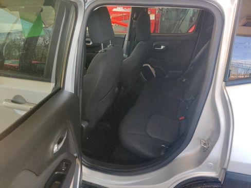 Used 2015 Jeep Renegade Latitude AWD/4WD image 10