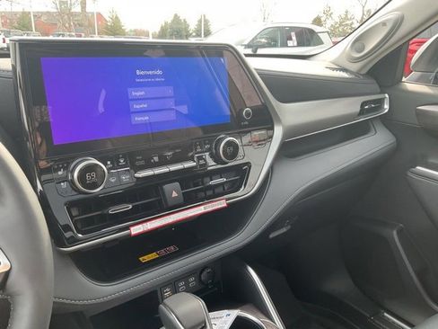 New 2026 Toyota Highlander Platinum image 31