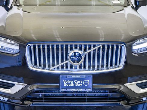 Certified 2025 Volvo XC90 B6 Plus image 7