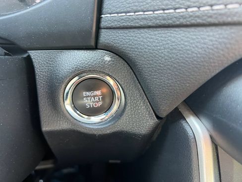 Used 2025 Toyota RAV4 XLE FWD image 31