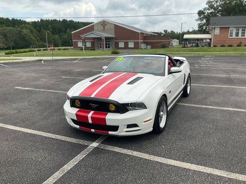 Used 2013 Ford Mustang GT Premium RWD image 32