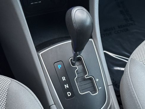 Used 2012 Hyundai Accent GS image 21