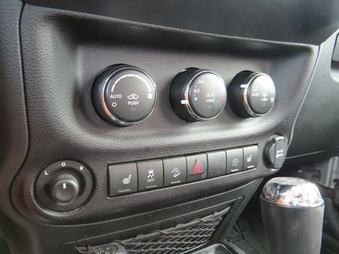 Used 2017 Jeep Wrangler Unlimited Sahara w/ Dual Top Group AWD/4WD image 24