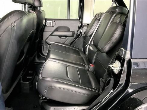 Used 2023 Jeep Wrangler Unlimited Sahara AWD/4WD image 3