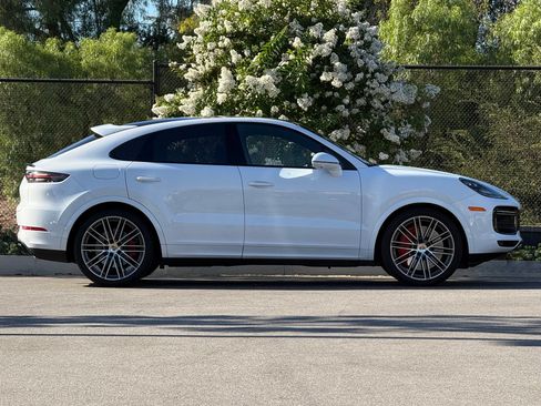 Certified 2023 Porsche Cayenne Turbo AWD/4WD image 8