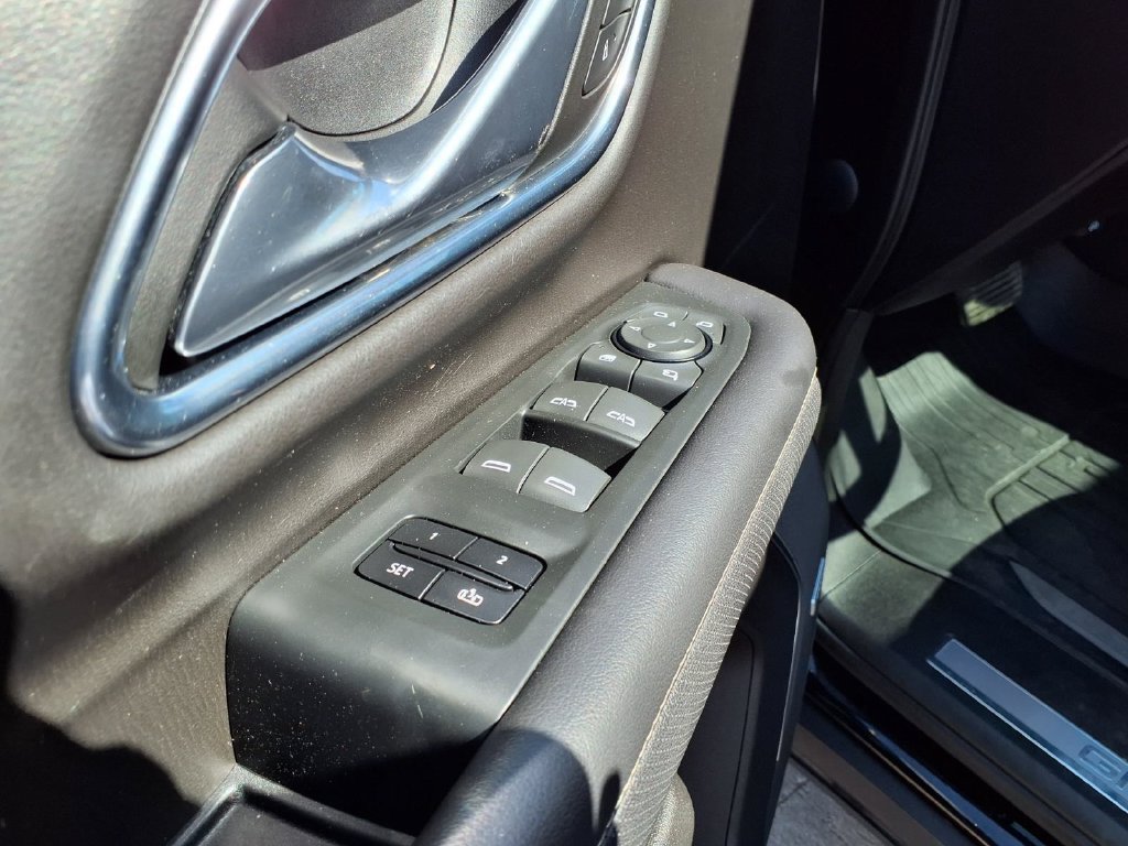 Used 2021 GMC Yukon SLT w/ SLT Premium Package RWD image 4