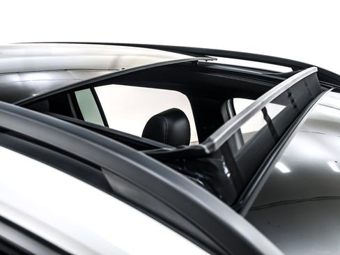 Used 2025 Mercedes-Benz GLB 35 AMG 4MATIC image 23