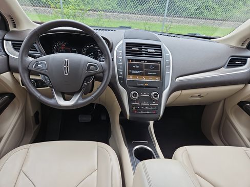 Used 2017 Lincoln MKC Premiere image 8