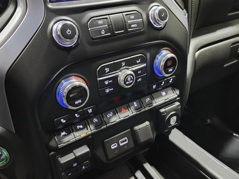 Used 2019 GMC Sierra 1500 SLT w/ SLT Premium Plus Package image 38